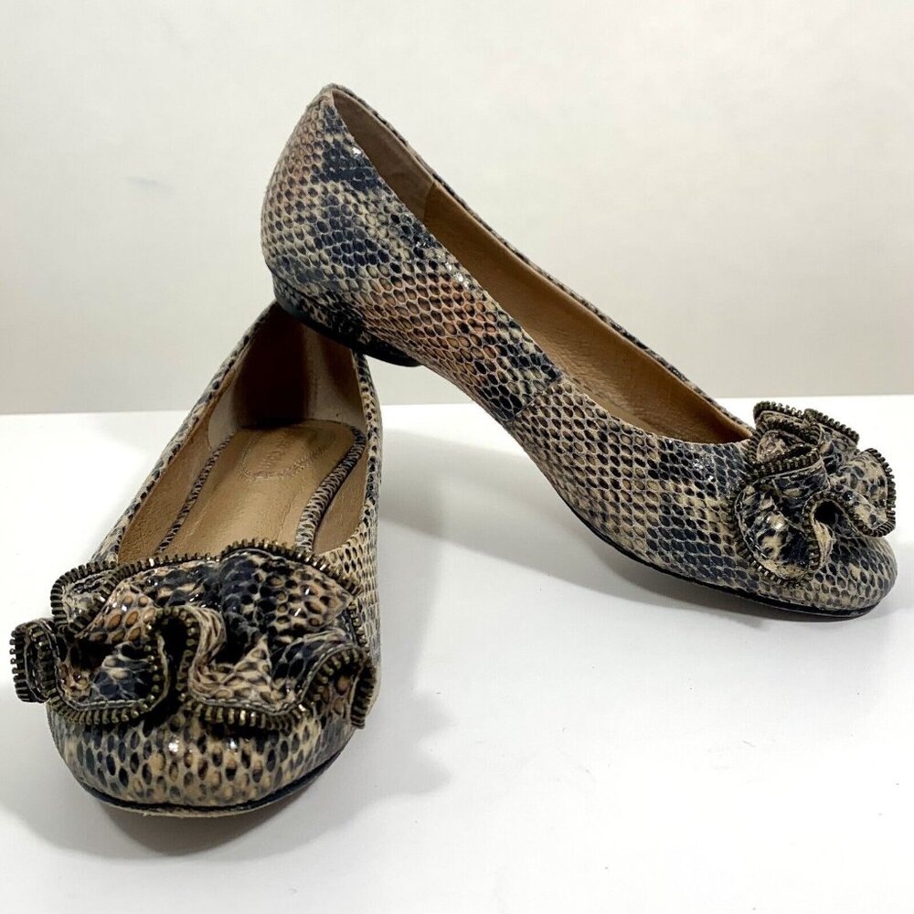 Corso Como Snakeskin Pattern Flats WOMANS Size 6 BEIGE AND BLACK Ruffle Top